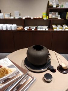 神楽坂茶寮 本店のレジ近く