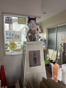 熊野前商店街にあるたけしの招き猫