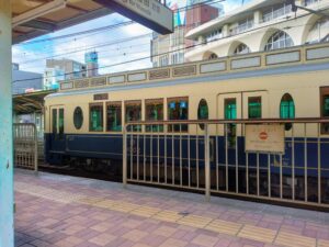 レトロな車両の都電荒川線