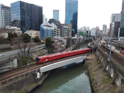 東京神田川と電車