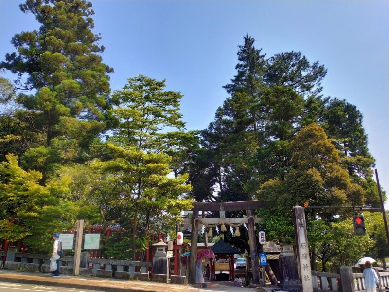 兼六園の向かいの石浦神社