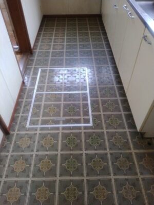 築40年以上のキッチンの床