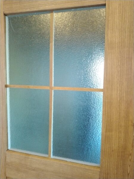 キッチン側のドアのガラス窓