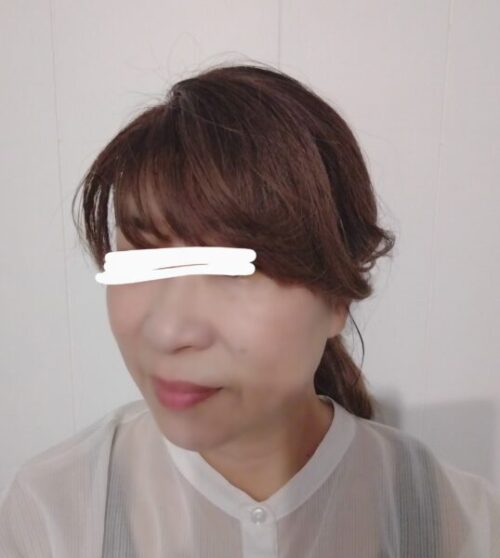 前髪あり50代のひとつ結び