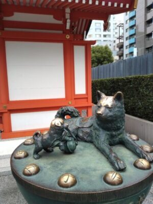 水天宮にある犬の親子増