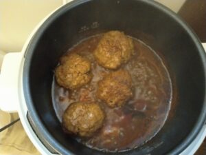 圧力鍋で作った煮込みハンバーグ