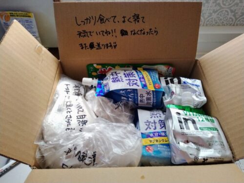 段ボールに入れた冷凍おかず