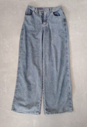 夏におススメの軽くて薄いジーンズ