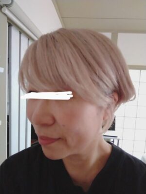 耳にかけてもサマになるショートボブ