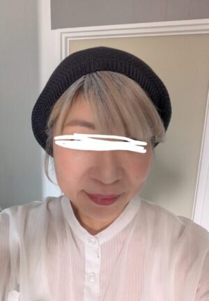 ベレー帽で白髪を隠した状態