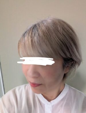 伸びてきた白髪横から見るとこんな感じ