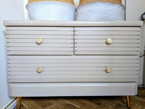 塗装で塗り替えたリメイク後のタンス