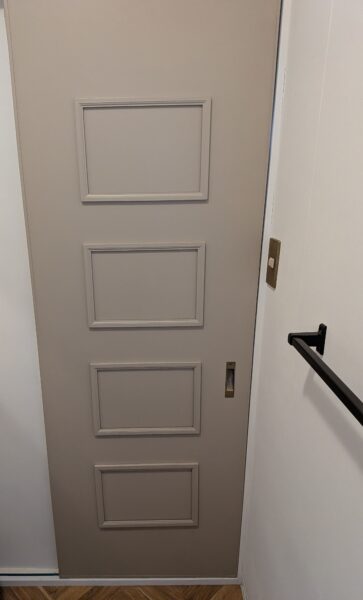 壁もドアも塗装で見違えた洗面所