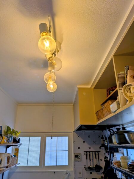DIYから2年後のキッチンの天井と照明