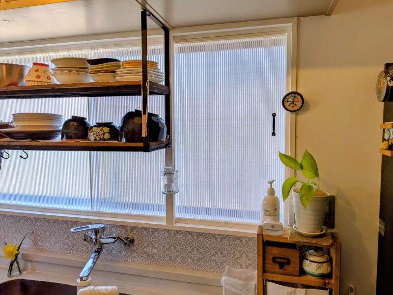 DIYから2年後のキッチンの大きな窓